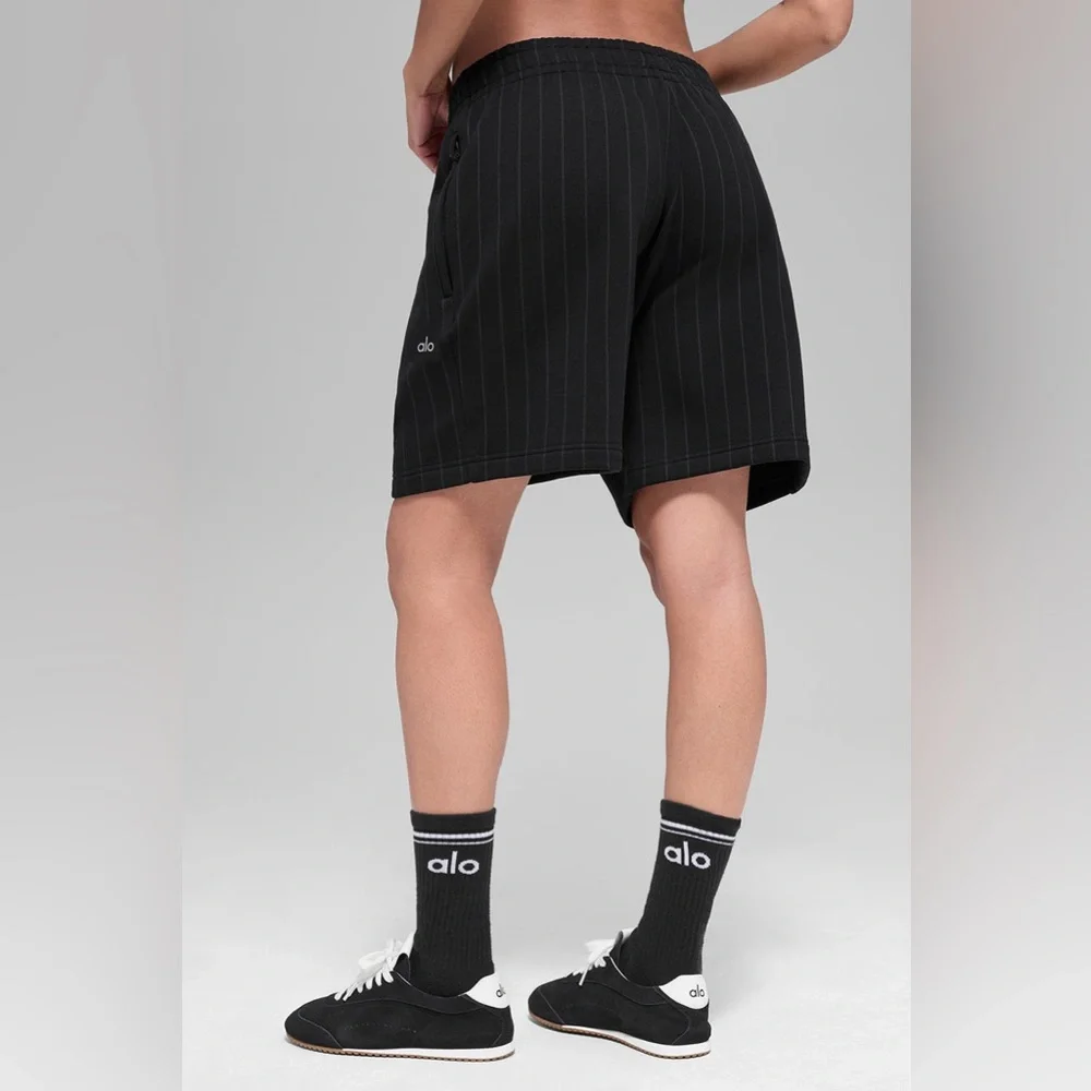ALO 7” Pinstripe Unisex Short NWOT Size M
